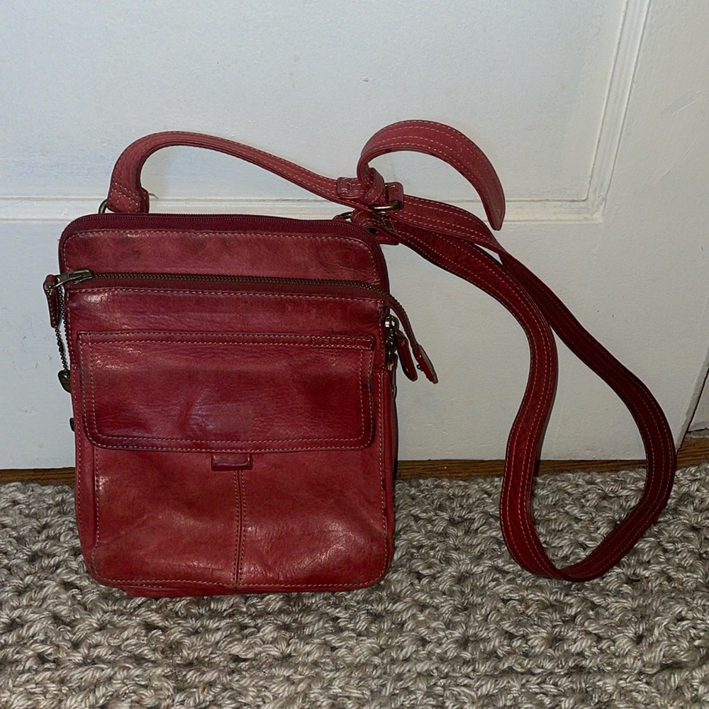 Fossil vintage crossbody hip leather bag with key keychain